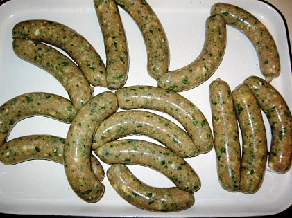 Сосиски с курицей, шпинатом и фетой 